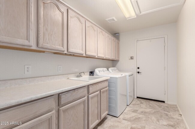 Building Photo - 15655 N Cabrillo Dr