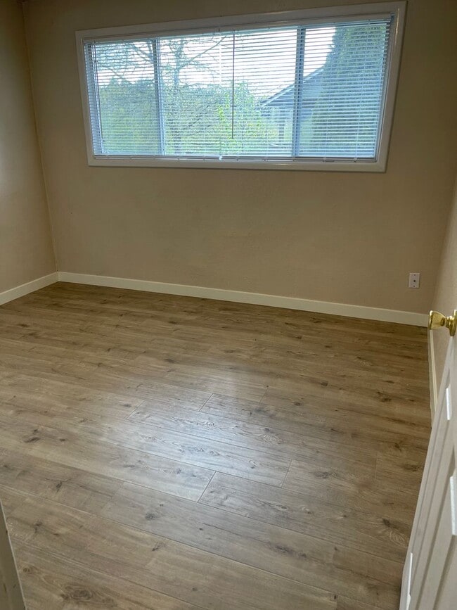 Building Photo - 2 Bdrm, 1 bath, 832sf home in Spanaway