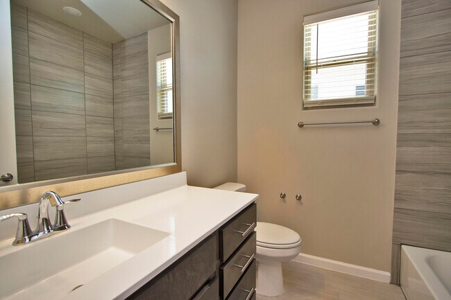 Building Photo - 729 C. Escondida