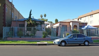 Building Photo - 1203 S Bronson Ave