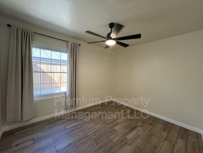 Building Photo - 517 Brightwood St
