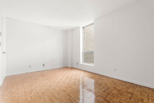 Building Photo - 33 Pond Ave