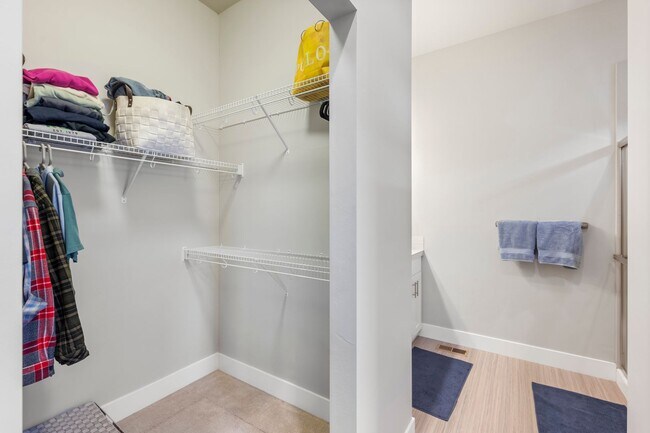 Building Photo - 63374 NW Clearstone Dr