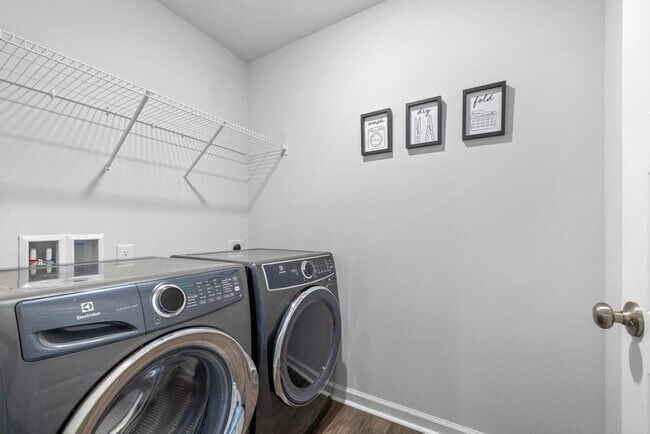 Building Photo - 5213 Peach Dr