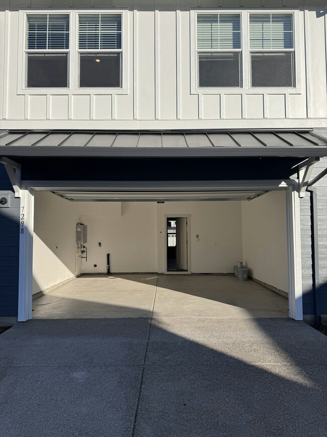 Building Photo - 7298 SE Madrone St