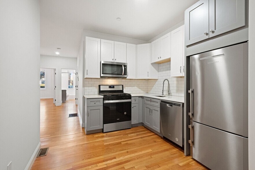 Primary Photo - 141 Intervale St