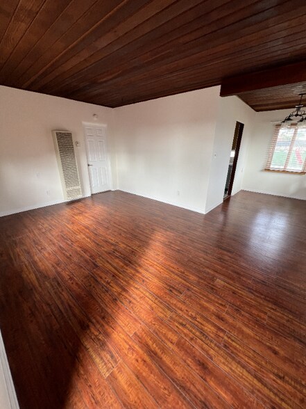 Primary Photo - 7545 La Jolla Blvd