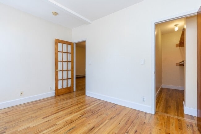 Building Photo - 204 Christopher Columbus Dr