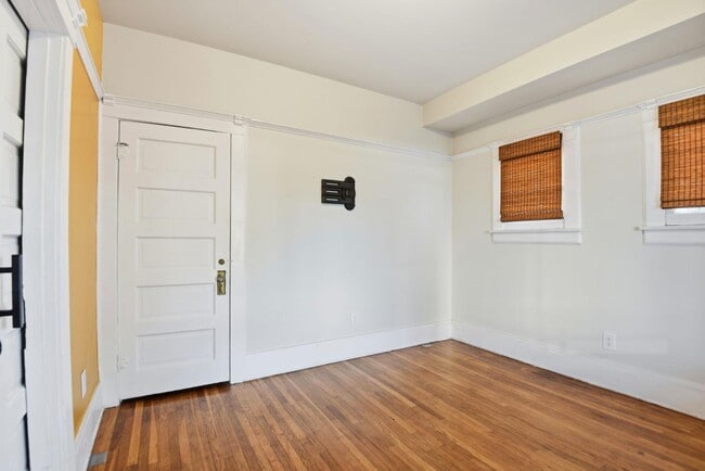 Building Photo - 1610 W 36th Pl