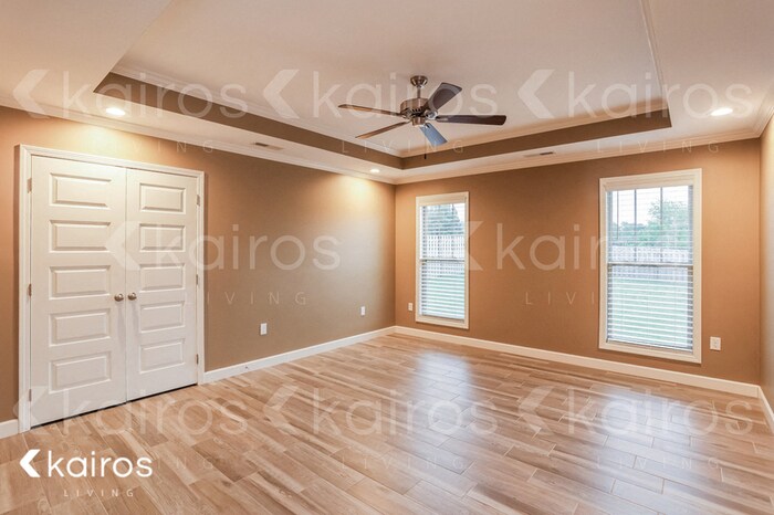 Building Photo - 977 Garrett Ln
