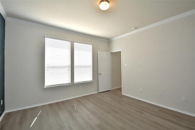 Building Photo - 113 Thrasher Cv