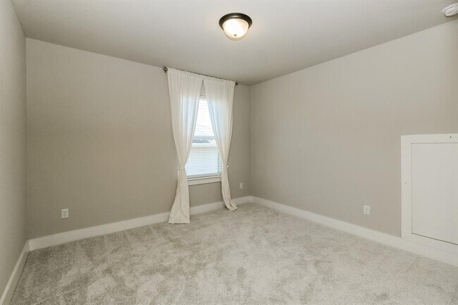 Building Photo - 256 Victoria Peak Lp