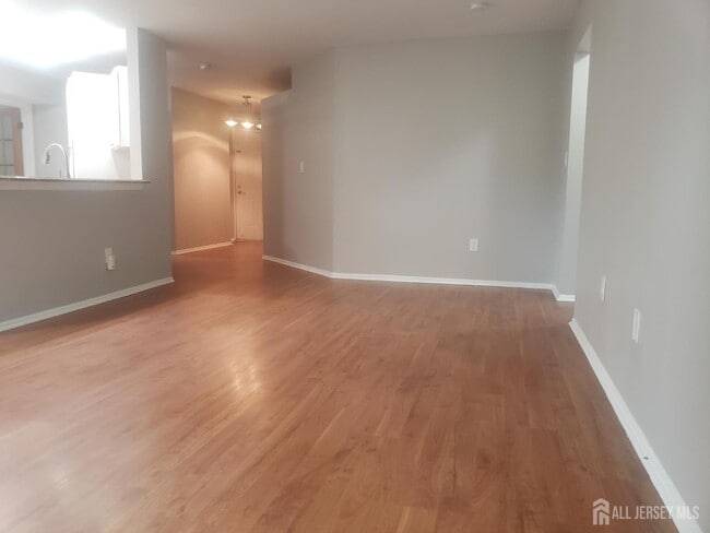 Building Photo - 5032 Beech Ct