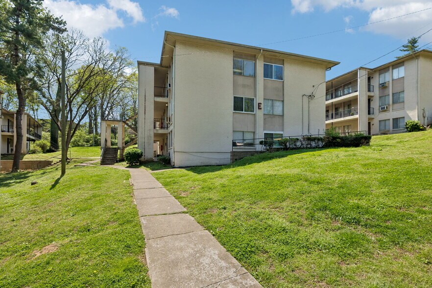 Building Photo - 550 Harding Plz