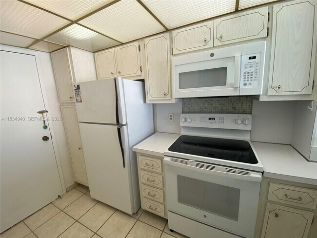 Building Photo - 1965 S Ocean Dr