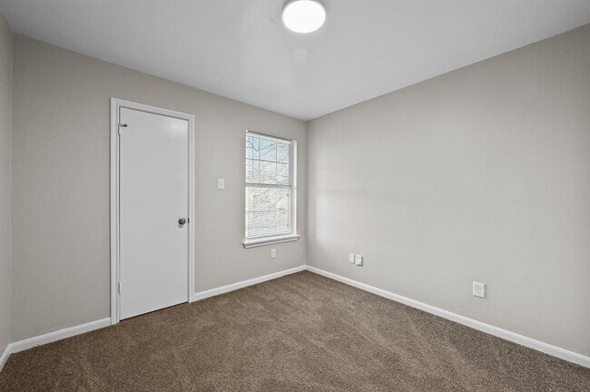 Building Photo - 2318 Riddle Rd