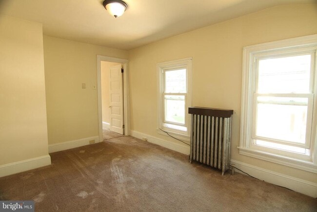 Building Photo - 266 Manatawny St
