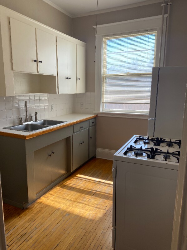 Building Photo - 3833 11th Ave S