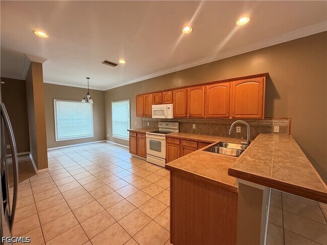 Building Photo - 8360 Silver Birch Way