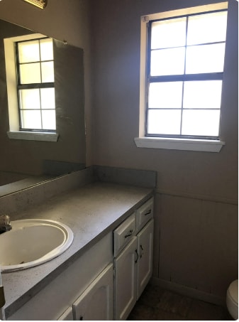 Building Photo - 218 Kansas St