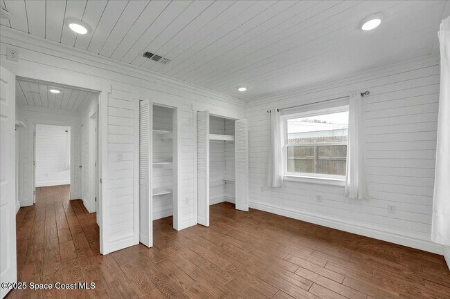 Building Photo - 139 W Gadsden Ln
