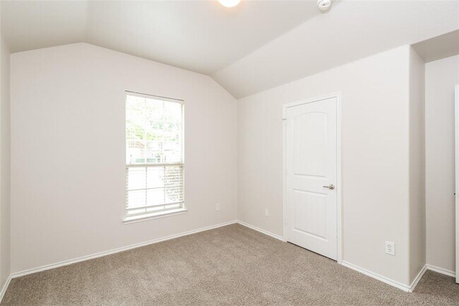 Building Photo - 1014 Lake Grove Dr