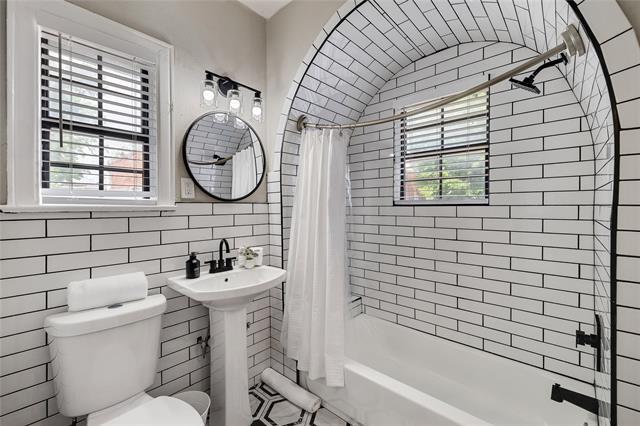 Building Photo - 4400 Gaston Ave