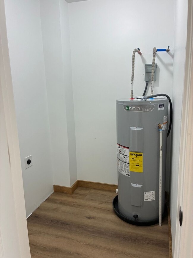 Building Photo - Fully Renovated 3 Bed 1 Bathroom Home with Open Floor Plan