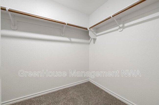 Building Photo - 2401 N Heritage Ranch Dr