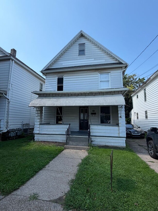 Building Photo - 820 Hess Ave