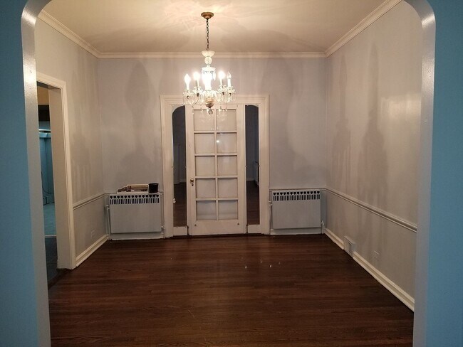 Building Photo - 6826 N Knox Ave