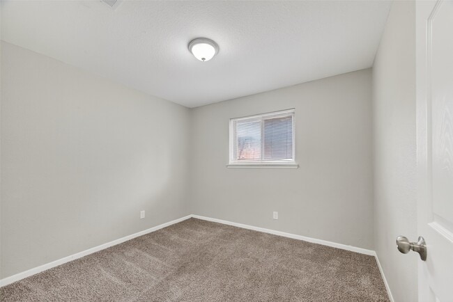Building Photo - 17106 Sunshine St
