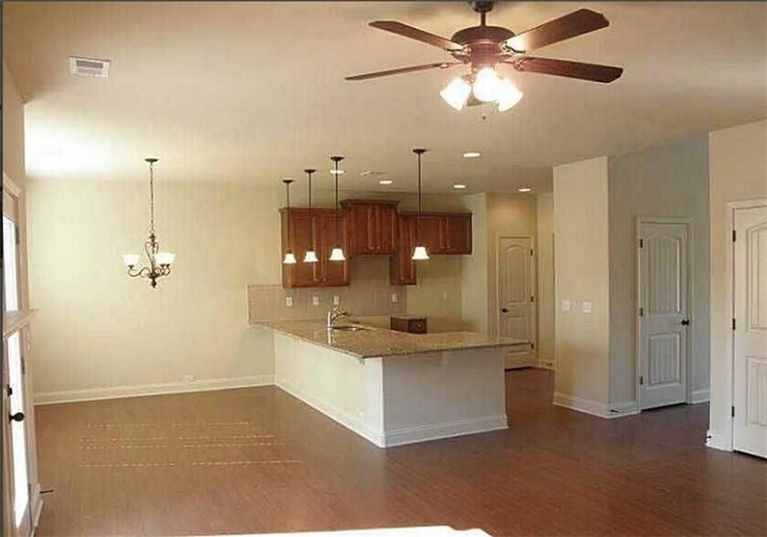 Building Photo - 3265 Carrick Rd