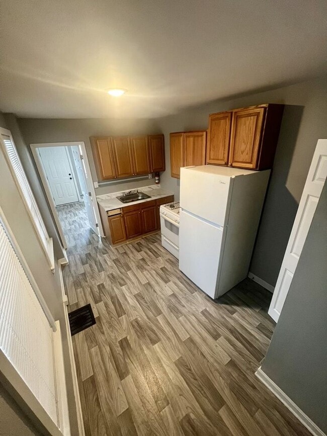 Building Photo - Newly Renovated 4BR/1BA in Wilmington - No...