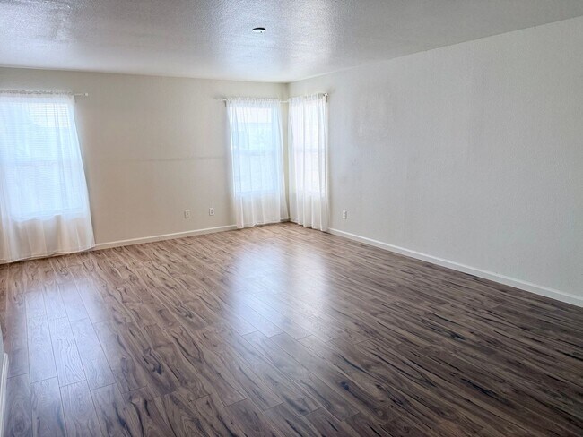 Building Photo - 4931 Winamac Dr