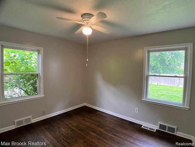 Building Photo - 27422 Lexington Pkwy