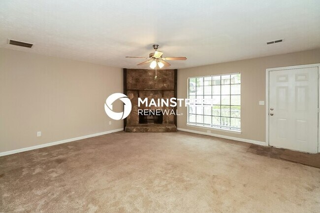 Building Photo - 3 Bedroom Pet-Friendly Home in Riverdale, GA with Main Street Renewal