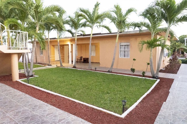 Studio, 1 bath - 4605 N Ocean Dr - Studio, 1 bath  - 4605 N Ocean Dr