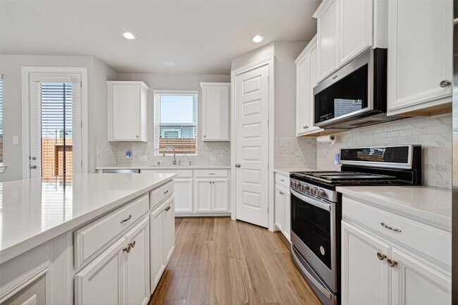 Building Photo - 3103 Little Gem Ln