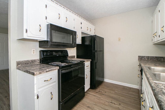 Building Photo - 670 Artic Ave