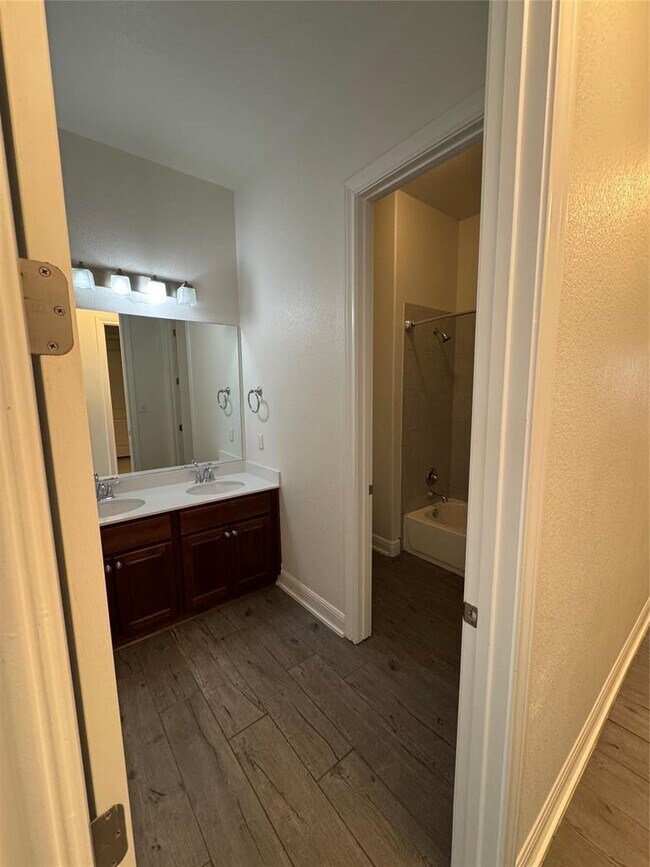Building Photo - 175 Senna Dr
