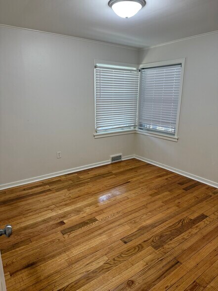 Building Photo - 525 25th St