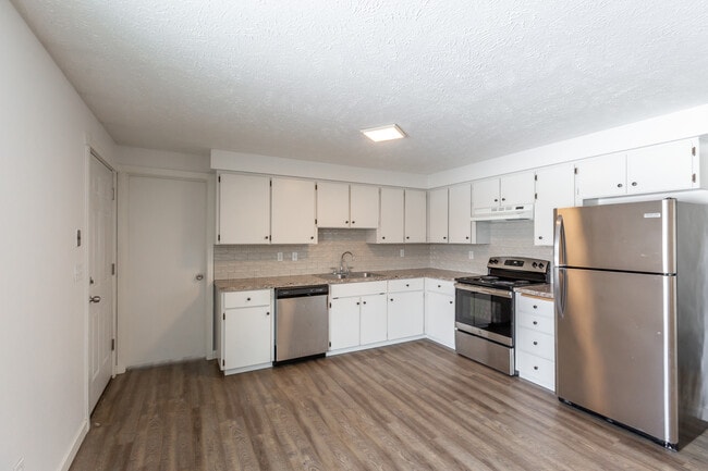 Building Photo - 3507 E 57th Ave