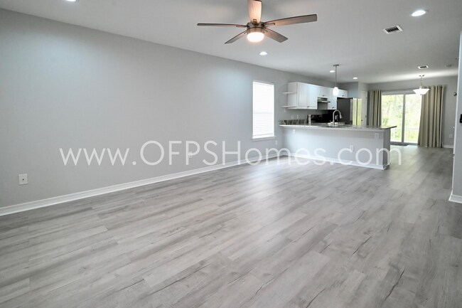 Building Photo - 3/2 in Pensacola!