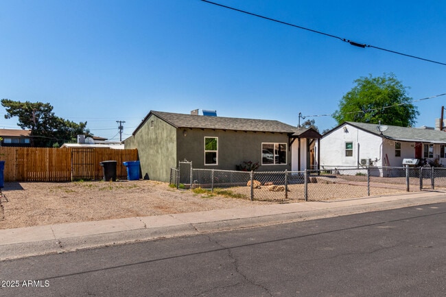 Primary Photo - 1424 S Bonarden Ln
