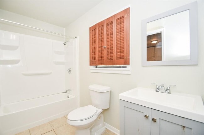 Building Photo - 1911 Wyndale St