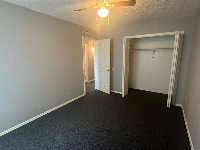 Building Photo - 2207 S Hartford Cove