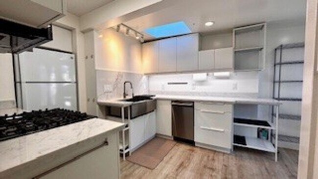 Building Photo - Classic Santa Cruz Beach Bungalow Near Harbor & Seabright Beach