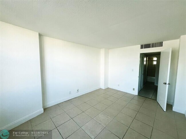 Building Photo - 301 N Ocean Blvd