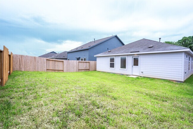 Building Photo - 15724 Plum Brk Dr